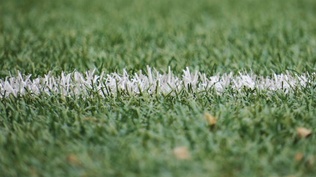 Campo de fútbol con cesped artificial